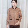 Đồng phục tạp vụ nhà hàng giúp nhân viên tạp vụ tự tin hơn trong công việc.
