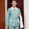 Đồng phục tạp vụ nhà hàng đơn giản mà tinh tế.