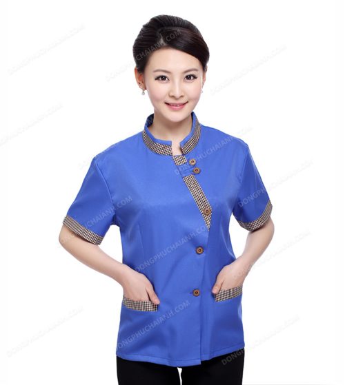 Đồng phục tạp vụ nhà hàng màu xanh.