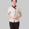Đồng phục tạp vụ nhà hàng trẻ trung, năng động.