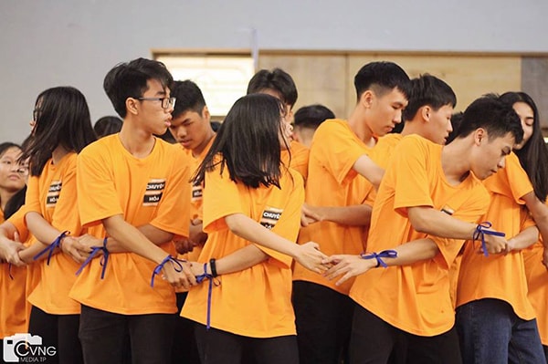 Màu sắc được coi là yếu tố quan trọng khi may áo đồng phục lớp đẹp, chất lượng.