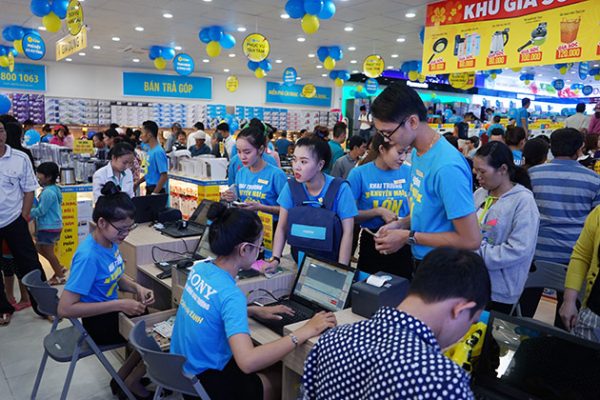 Chất liệu vải là yếu tố đầu tiên ảnh hưởng đến chi phí may đồng phục máy tính