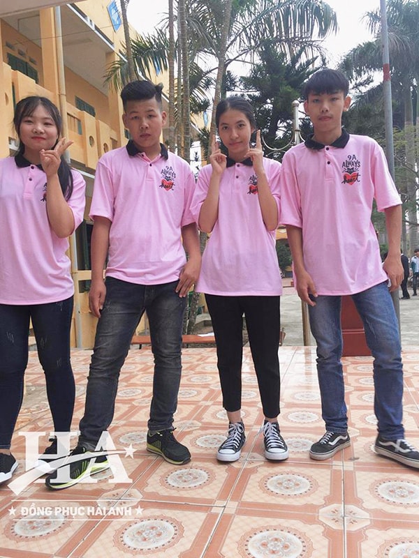 Mẫu áo nhóm đồng phục có cổ màu hồng nhạt trẻ trung, năng động