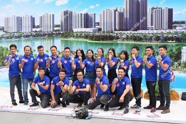 Màu sắc là nhân tố ảnh hưởng trực tiếp đến áo phông doanh nghiệp.