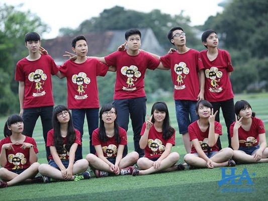 Xu hướng làm áo lớp đẹp luôn có sự thay đổi nhất là về kiểu dáng thiết kế sử dụng trong các mẫu trang phục này.