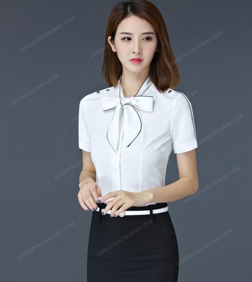 Nhẹ nhàng, thanh lịch với mẫu đồng phục zuyp chân váy công sở.