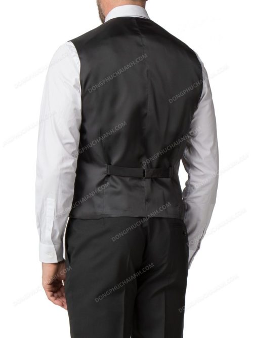 Một chút tinh tế, một chút năng động, một chút sang trọng và một chút lịch lãm. Nó chính là chiếc áo gile nam công sở, trang phục đại diện cho hình ảnh một quý ông.
