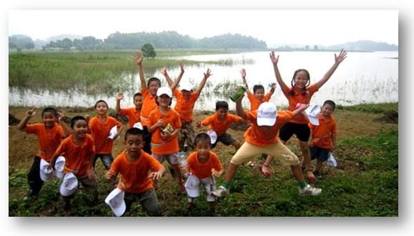 Áo thun đồng phục mầm non mang đến sự thoải mái cao, các bé tự tin với những buổi học dã ngoại.