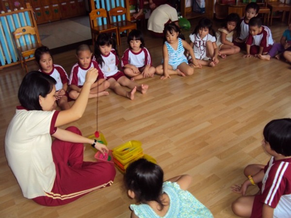 Mẫu đồng phục mẫu giáo mầm non bằng vải thun mang đến sự thoải mái cho các bé.