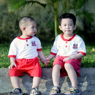 Đồng phục mẫu giáo Vàng Anh giúp gắn kết các bé lại với nhau, tăng cường tính đoàn kết. giúp đỡ nhau trong trường lớp.