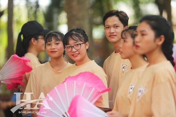 Đồng phục Hải Anh tư vấn làm áo lớp với thái độ phục vụ chuyên nghiệp hàng đầu