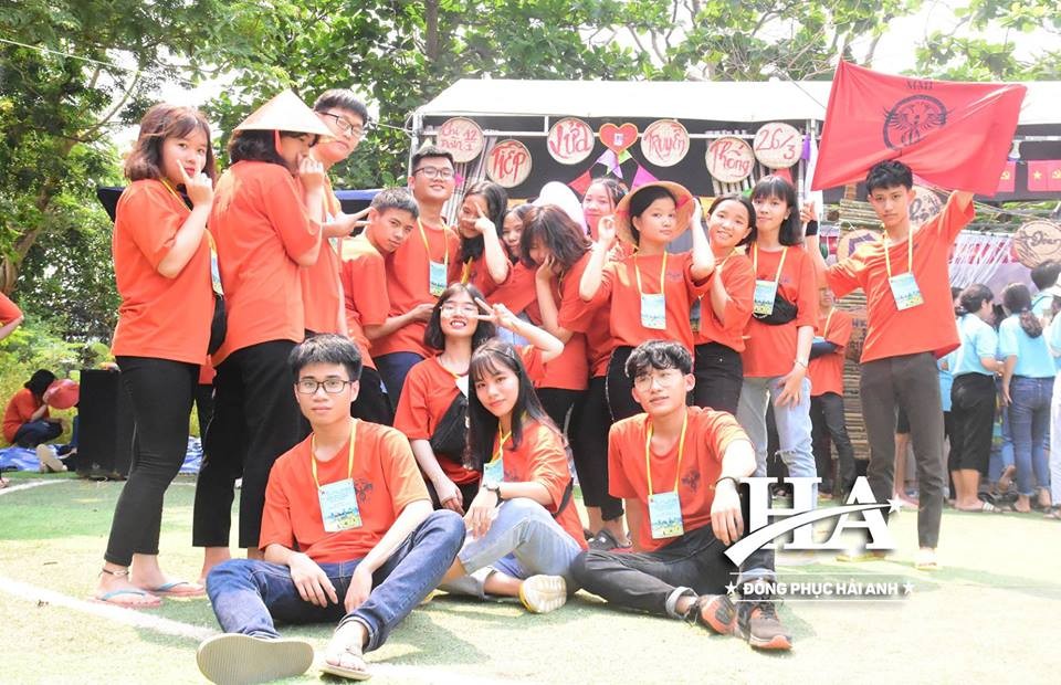 Màu sắc là yếu tố không thể bỏ qua khi may áo đồng phục lớp độc