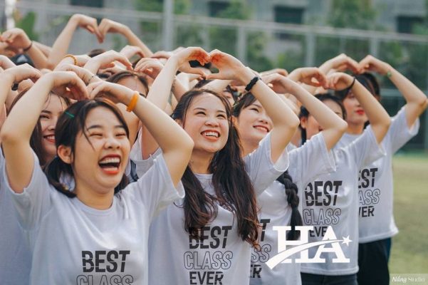 Sự đa dạng về kiểu dáng áo đồng phục cũng là tiêu chí khi chọn đơn vị may áo đồng phục giá rẻ Tp HCM