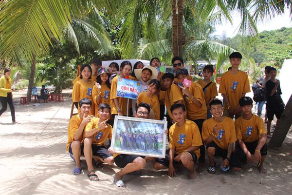 Khi làm áo lớp, việc lựa chọn màu sắc mang đến tính thẩm mĩ và nét riêng cho tập thể lớp của bạn