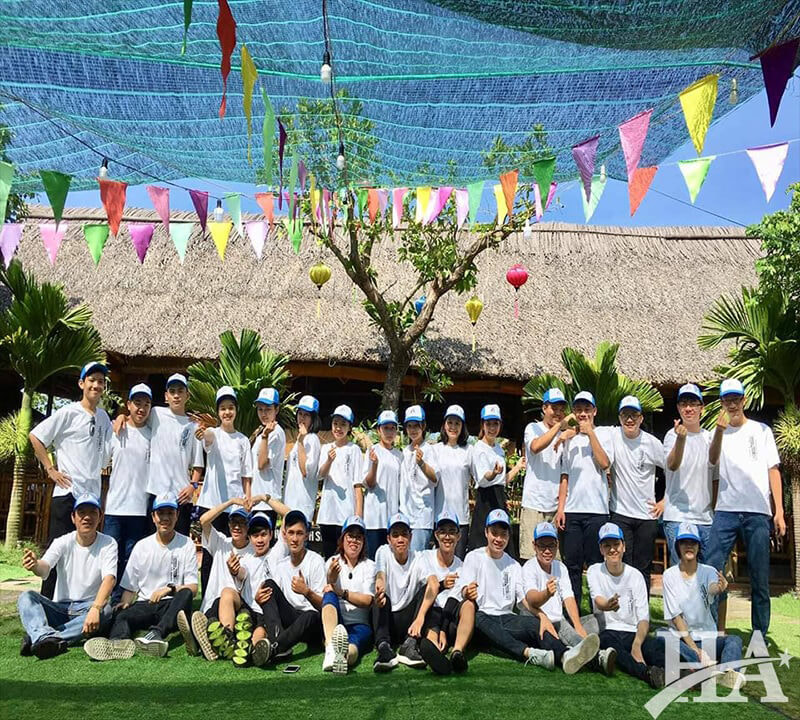 Bạn có thể tham khảo trên thị trường những mẫu áo đồng phục lớp đẹp nhất để có được sự độc đáo, ấn tượng riêng