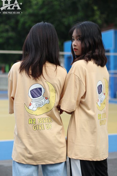 Mẫu áo lớp oversize cổ tròn màu da