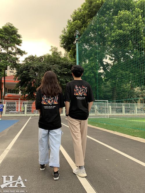 Mẫu áo lớp oversize cổ tròn màu đen