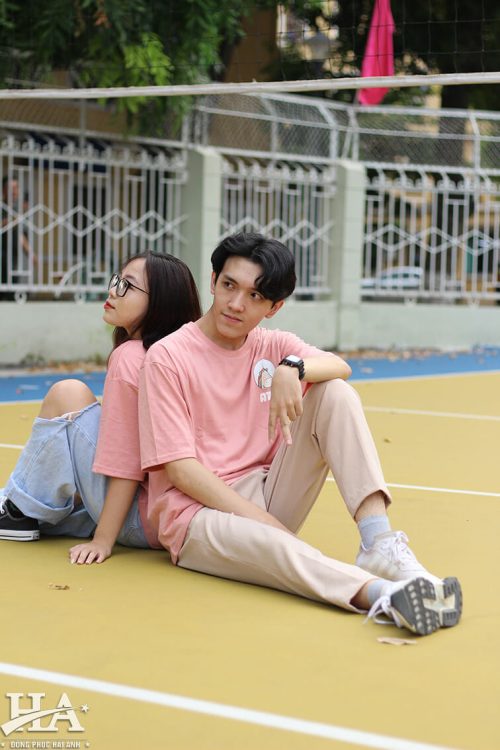 Mẫu áo lớp oversize cổ tròn màu hồng lòng tôm