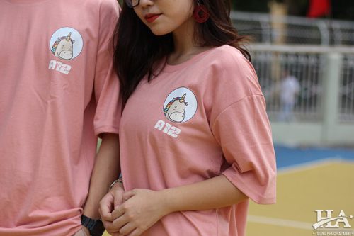 Mẫu áo lớp oversize cổ tròn màu hồng lòng tôm