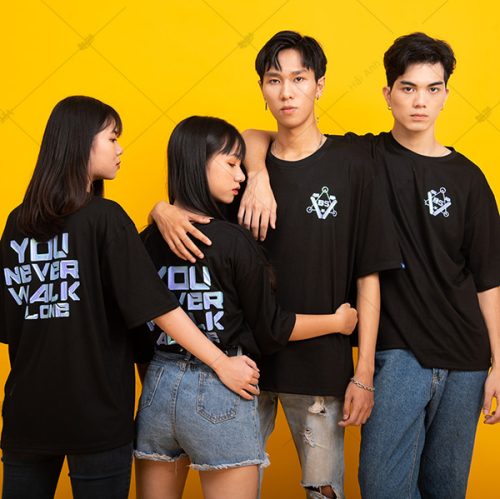 Mẫu áo lớp hologram màu đen B5