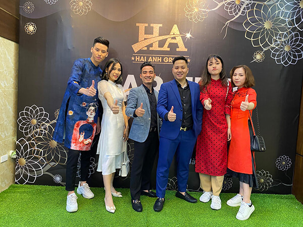 Tập thể nhân viên phòng Marketing