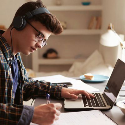 Cách học online hiệu quả nhất là bạn cần phải ghi chép, rà soát lại những gì đã học