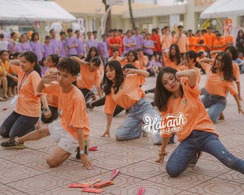 Đồng phục Hải Anh là địa chỉ làm áo lớp giá rẻ tại Gia Lai với hơn 10 năm kinh nghiệm.