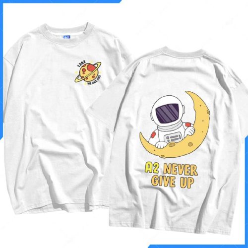 Mẫu áo lớp oversize màu trắng 12a2 nổi bật với hình in dễ thương