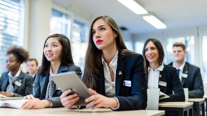 Tích cực tham gia các hoạt động ngoại khóa giúp bạn mở rộng mối quan hệ và là điều kiện xin học bổng - Điều cần biết khi đi du học Mỹ