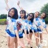 Mẫu áo thun đồng phục du lịch slogan "Gia đình siêu nhân cân cả thế giới"