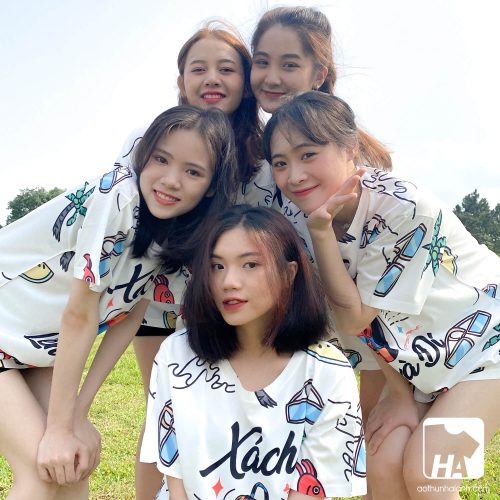 Mẫu áo thun đồng phục du lịch slogan "Xách ba lô lên và đi"