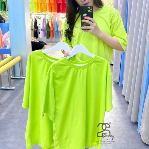 Áo thun màu Neon cận cảnh chi tiết