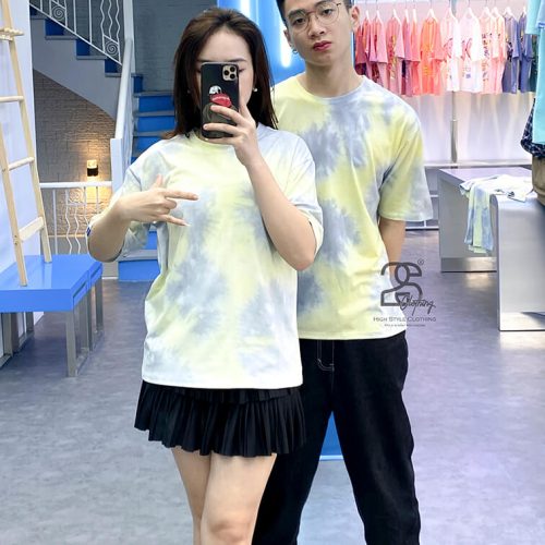 Cận cảnh áo thun tie dye vàng giá sỉ chỉ 49K