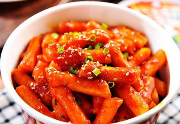 Đổi gió cho bữa ăn hằng ngày với bánh gạo cay Hàn Quốc siêu ngon