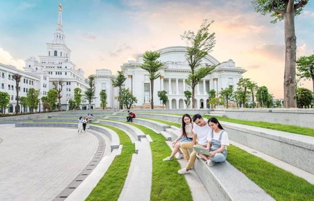 Diện tích rộng 23 ha tạo điều kiện cho sinh viên có đầy đủ không gian học tập và phát triển tốt nhất