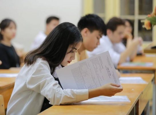Các sĩ tử cần xác định thời gian trung bình cho từng câu để hoàn thành bài thi kịp giờ