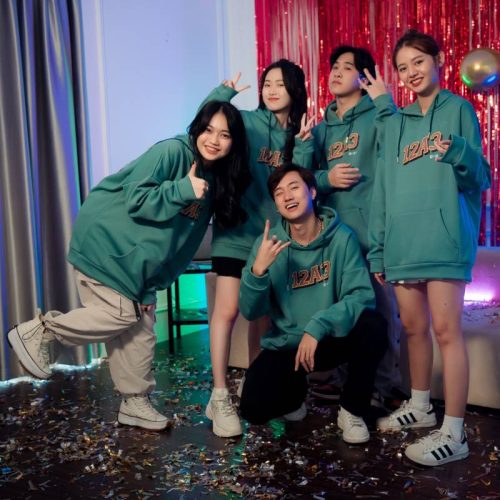 Mẫu Áo Lớp Hoodie Yolo Màu Xanh Mint 12A3 trẻ trung