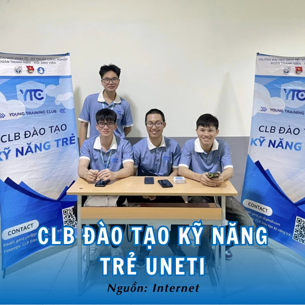 Kiểu áo thun polo màu xanh của CLB đào tạo kỹ năng trẻ