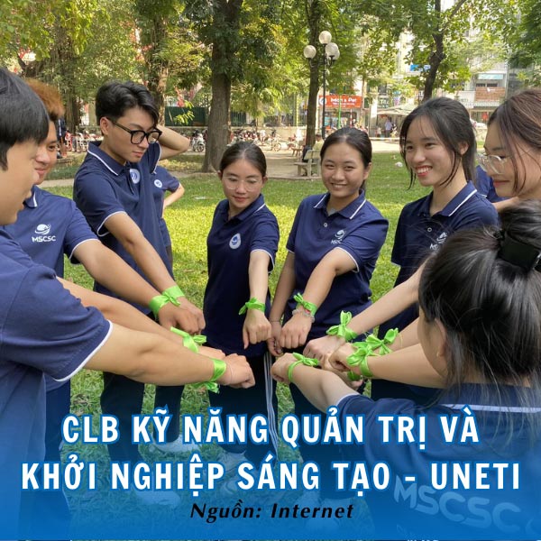 Áo polo màu xanh than của câu lạc bộ kỹ năng quản trị và khởi nghiệp UNETI