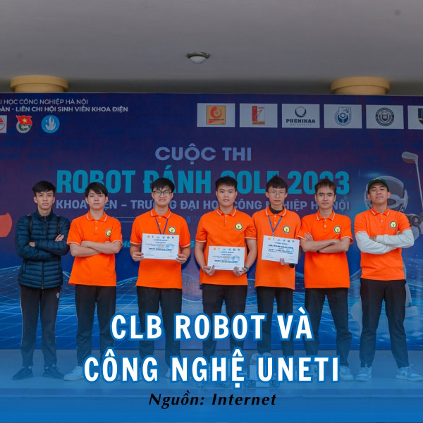 Các bạn sinh viên CLB Robot và Công nghệ UNETI trong áo polo màu cam