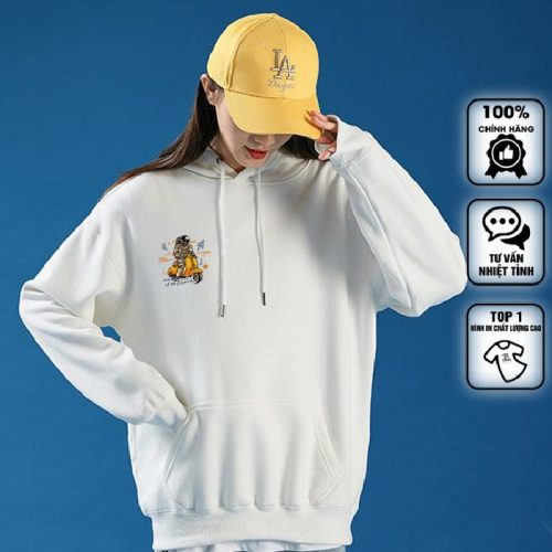 Mẫu áo hoodie in hình phi hành gia nổi bật trên nền áo trắng