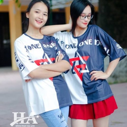 Mẫu áo lớp FlyZ màu xanh và trắng mang phong cách năng động, trẻ trung