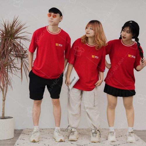 Áo Simple Lớp 12A4 màu đỏ dễ kết hợp cùng nhiều phụ kiện khác nhau