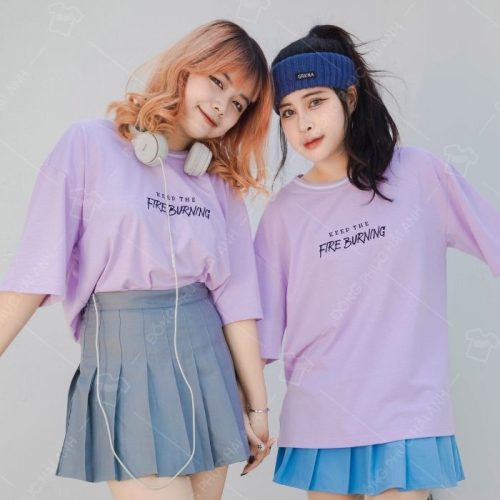 Váy xếp ly kết hợp cùng áo giúp nữ sinh tăng thêm nét duyên dáng