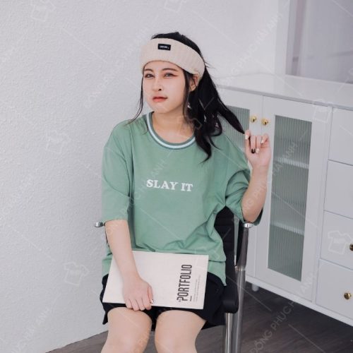 Mẫu áo Simple Lớp Slay It màu xanh rêu nổi bật