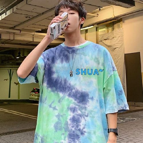 Mẫu áo loang màu được nhiều chàng trai yêu thích