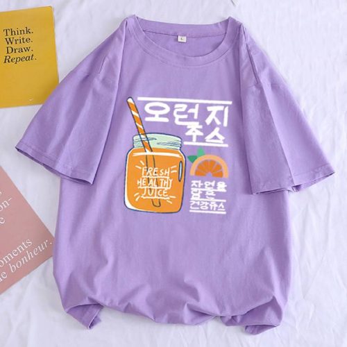 Kết hợp áo thun màu tím với quần short mặc đi chơi