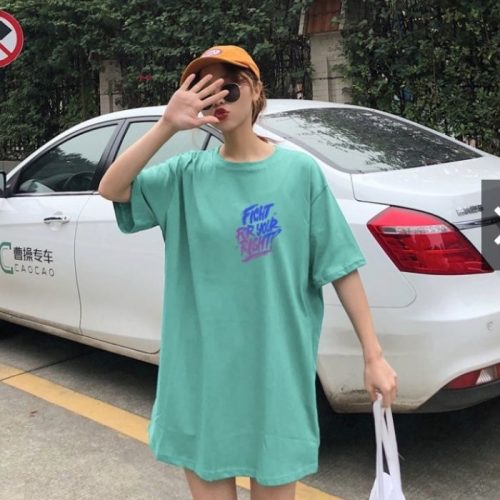 Áo thun unisex dễ dàng kết hợp với các loại quần khác nhau