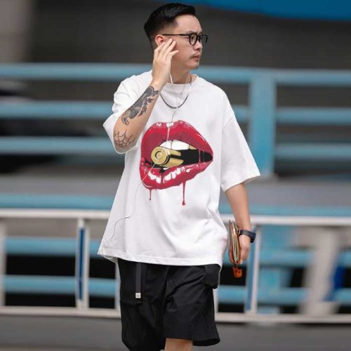 Mẫu áo thun hình đôi môi đỏ màu trắng