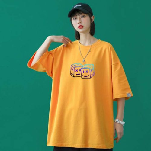 Mẫu áo thun xúc xắc màu vàng cá tính